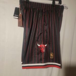 Mens Mitchell & Ness NBA Alternate Swingman Shorts Chicago Bulls 96-97 SIZE Med